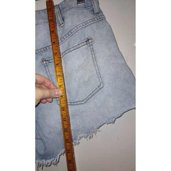Free People Size 27 Button Up Distressed Light Wash Denim Shorts Cheeky - Picture 5 of 6
